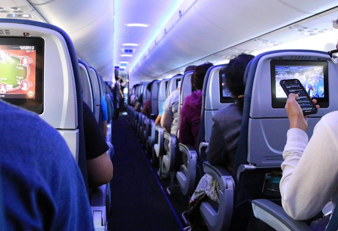 Using Nicotine Lozenges on Airplanes and Long Trips: Travel Tips for Smokers - Quitine